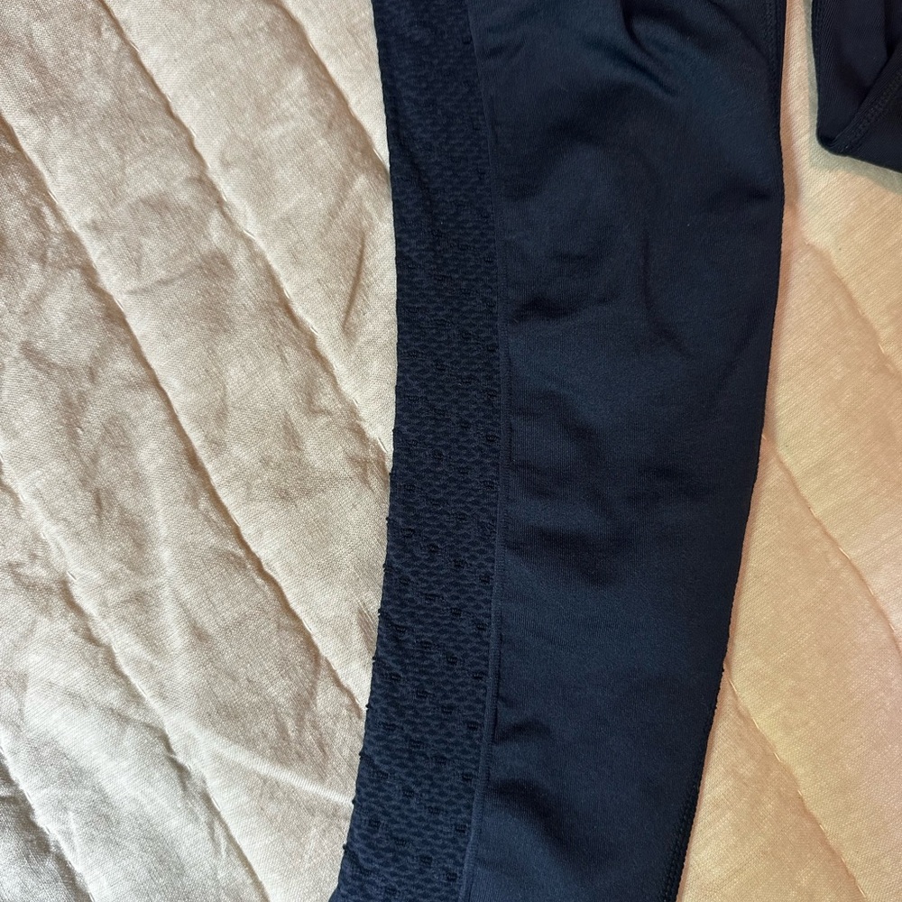 Fabletics Womens Sync High Waisted Perforated Leggings Navy Small - Picture 2 of 2